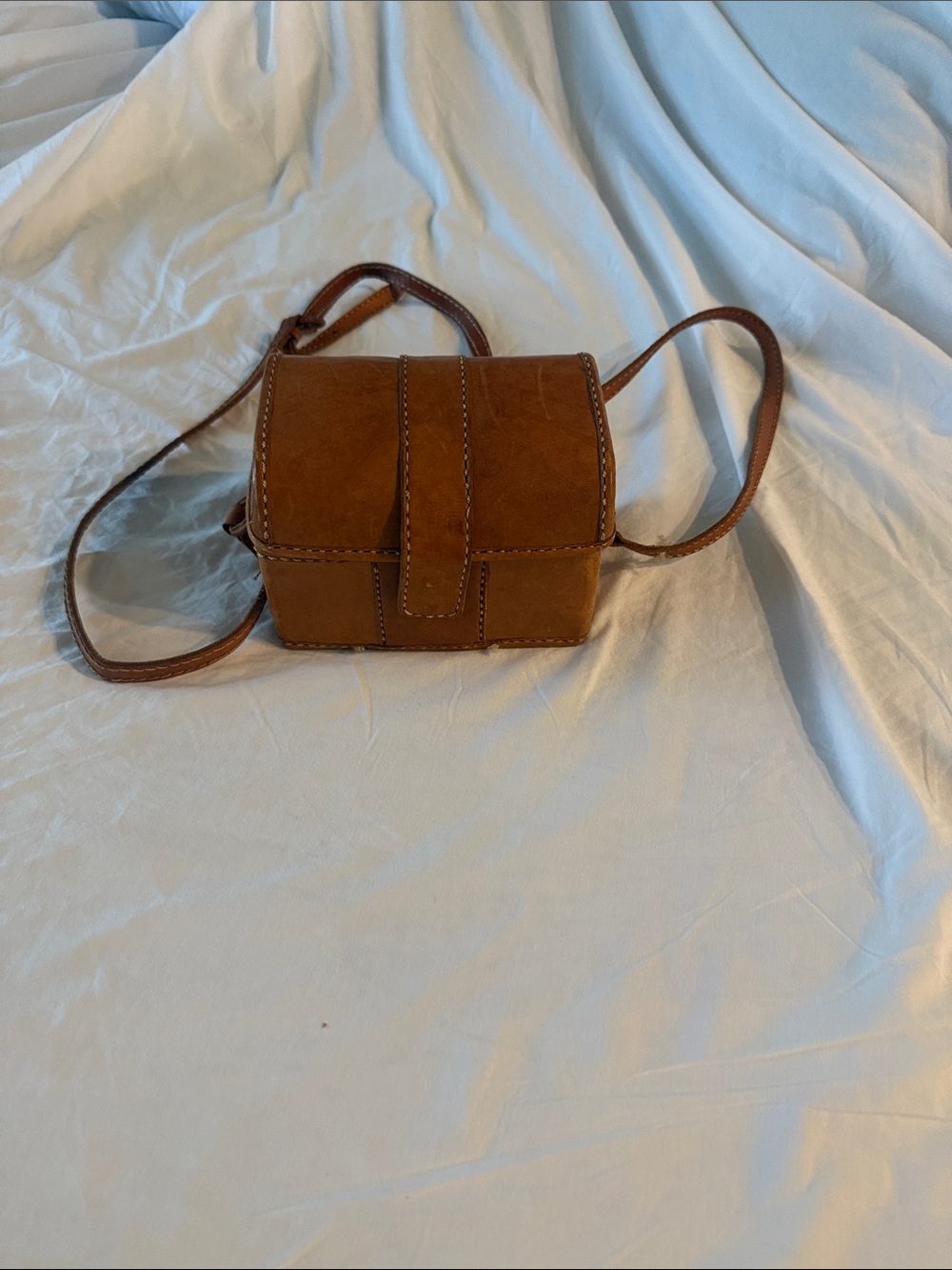 Vintage Compact Tan Leather Crossbody Bag with Flap